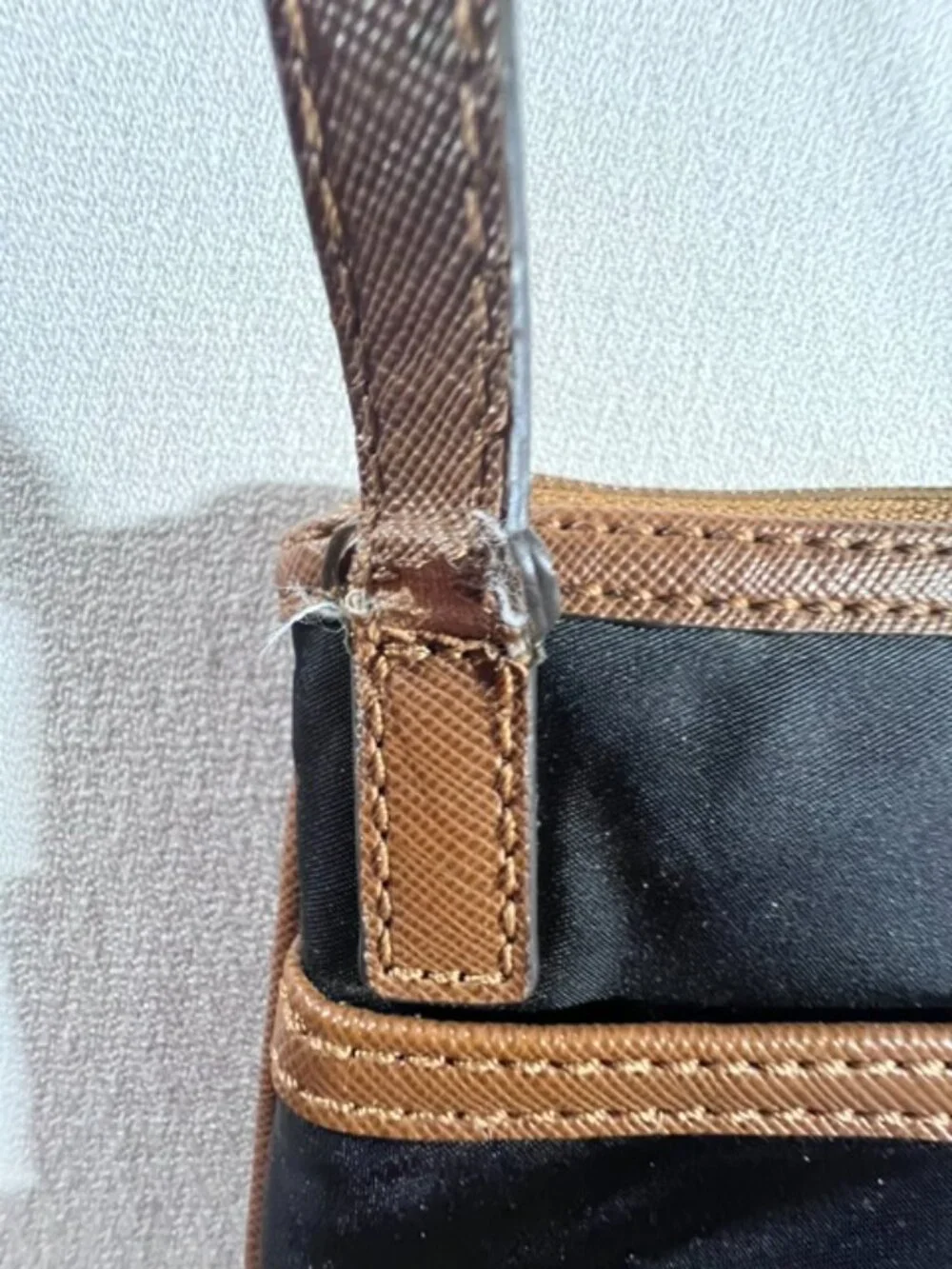 EXPRESS black faux leather crossbody pink‎ lining inside